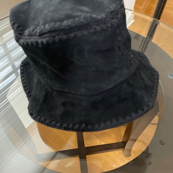Liz Claiborne Suede Bucket Hat - Picture 6 of 7